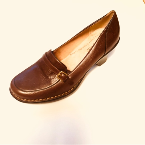 Brand new Softspots Brown Leather Loafer Heels. - Picture 6 of 8